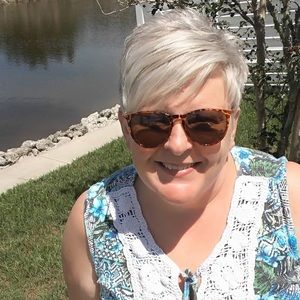 Meet your Posher, Angela